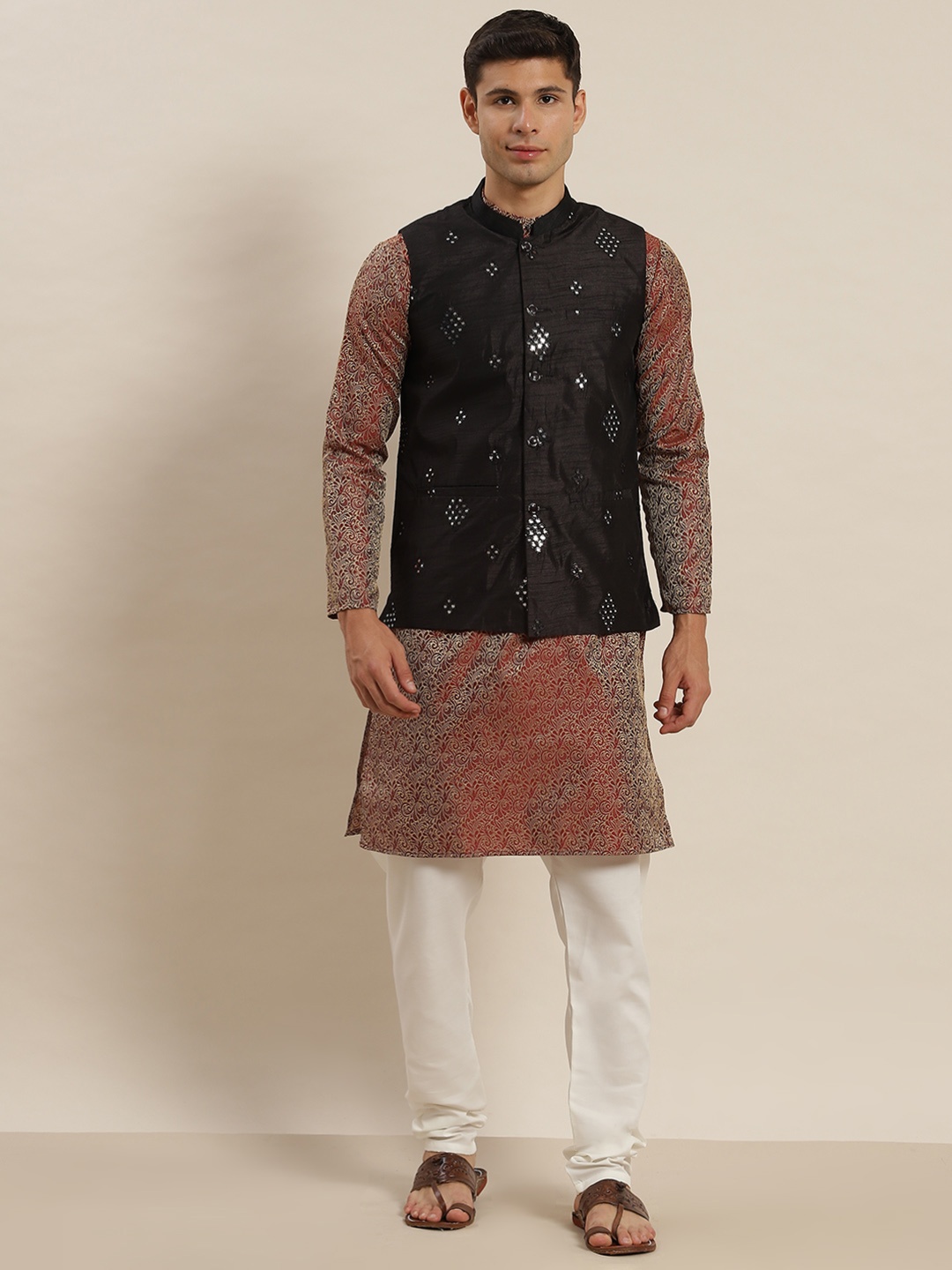 

SOJANYA Men Maroon Ethnic Motifs Kurta with Churidar & Nehru Jacket