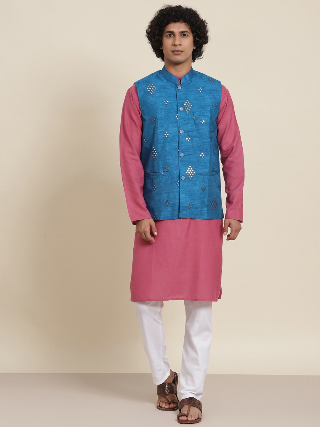 

SOJANYA Men Pink Pure Cotton Solid Kurta & Churidar Comes With a Nehru Jacket