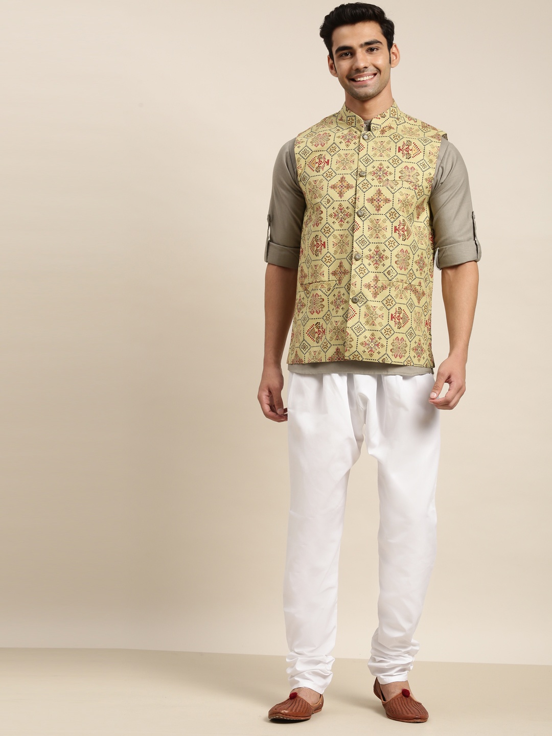 

SOJANYA Men Grey Pure Cotton Solid Kurta & Churidar Comes With a Nehru Jacket