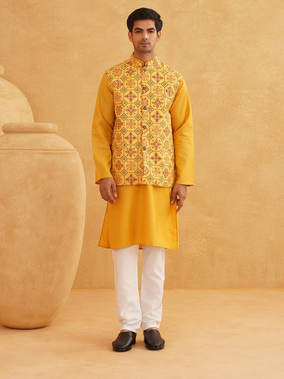 

SOJANYA Men Mustard Yellow Pure Cotton Kurta with Churidar & Nehru Jacket