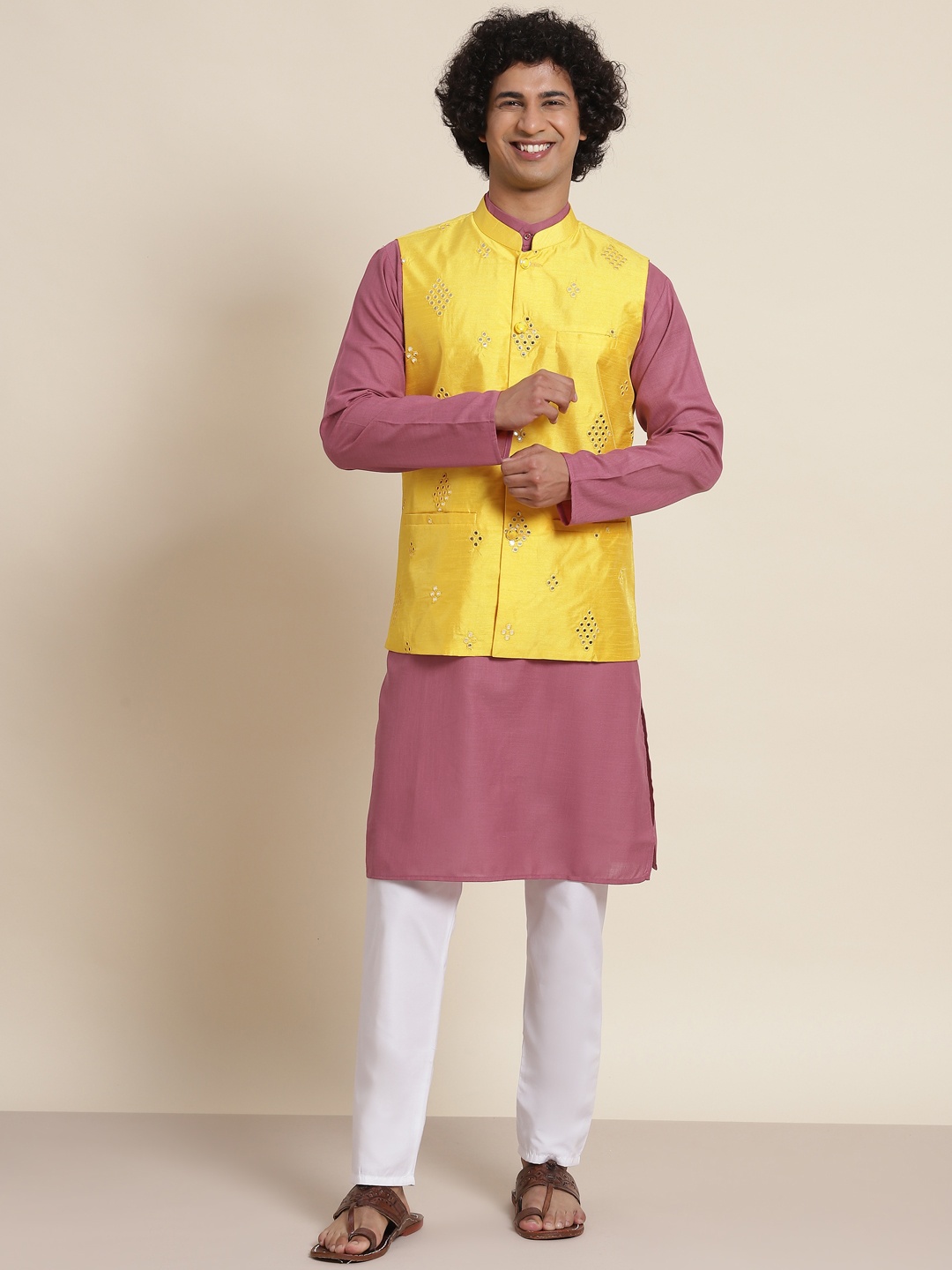 

SOJANYA Men Mauve Pure Cotton Kurta with Churidar & Nehru Jacket