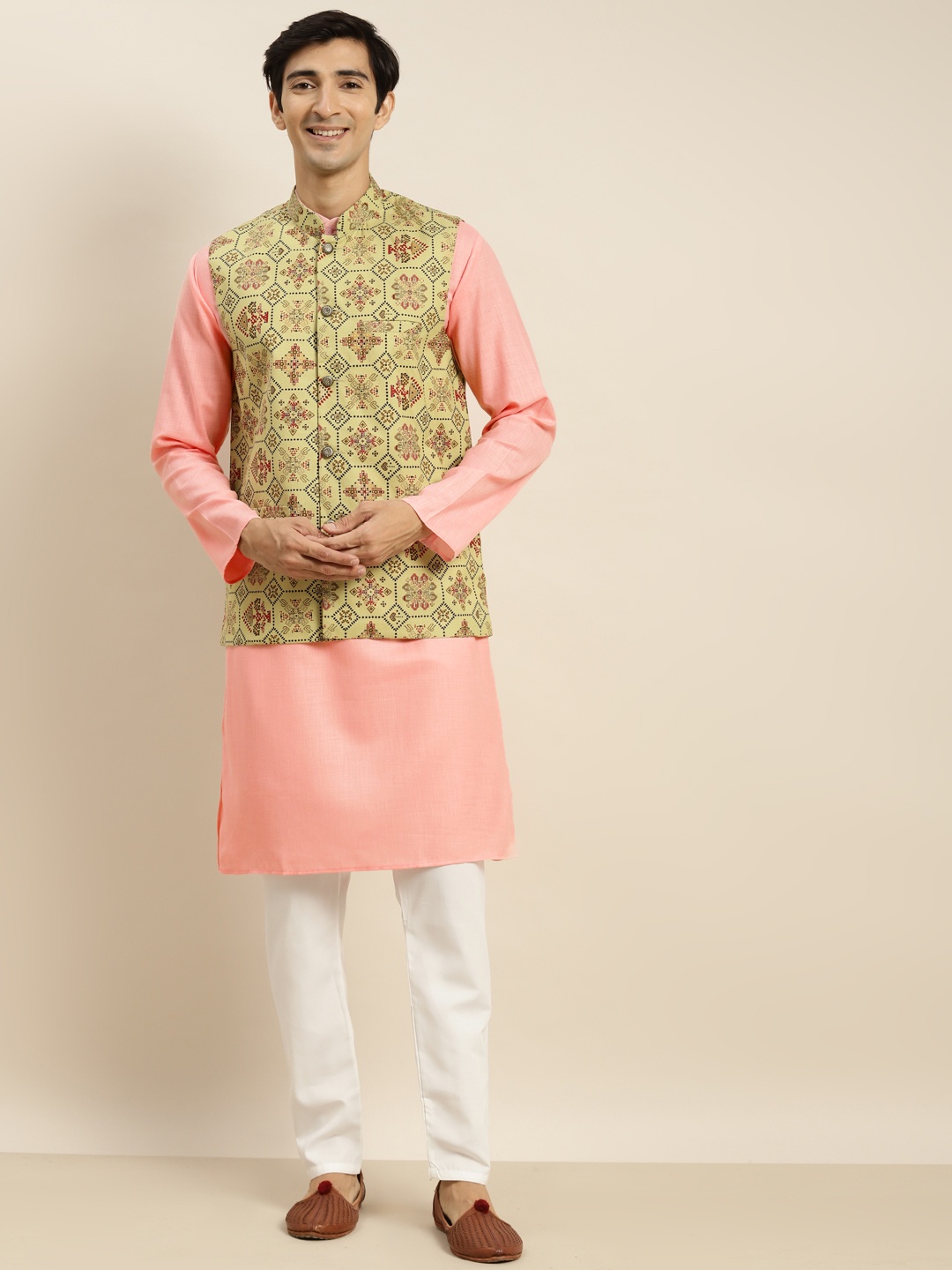 

SOJANYA Men Pink Pure Cotton Kurta with Churidar & Nehru Jacket