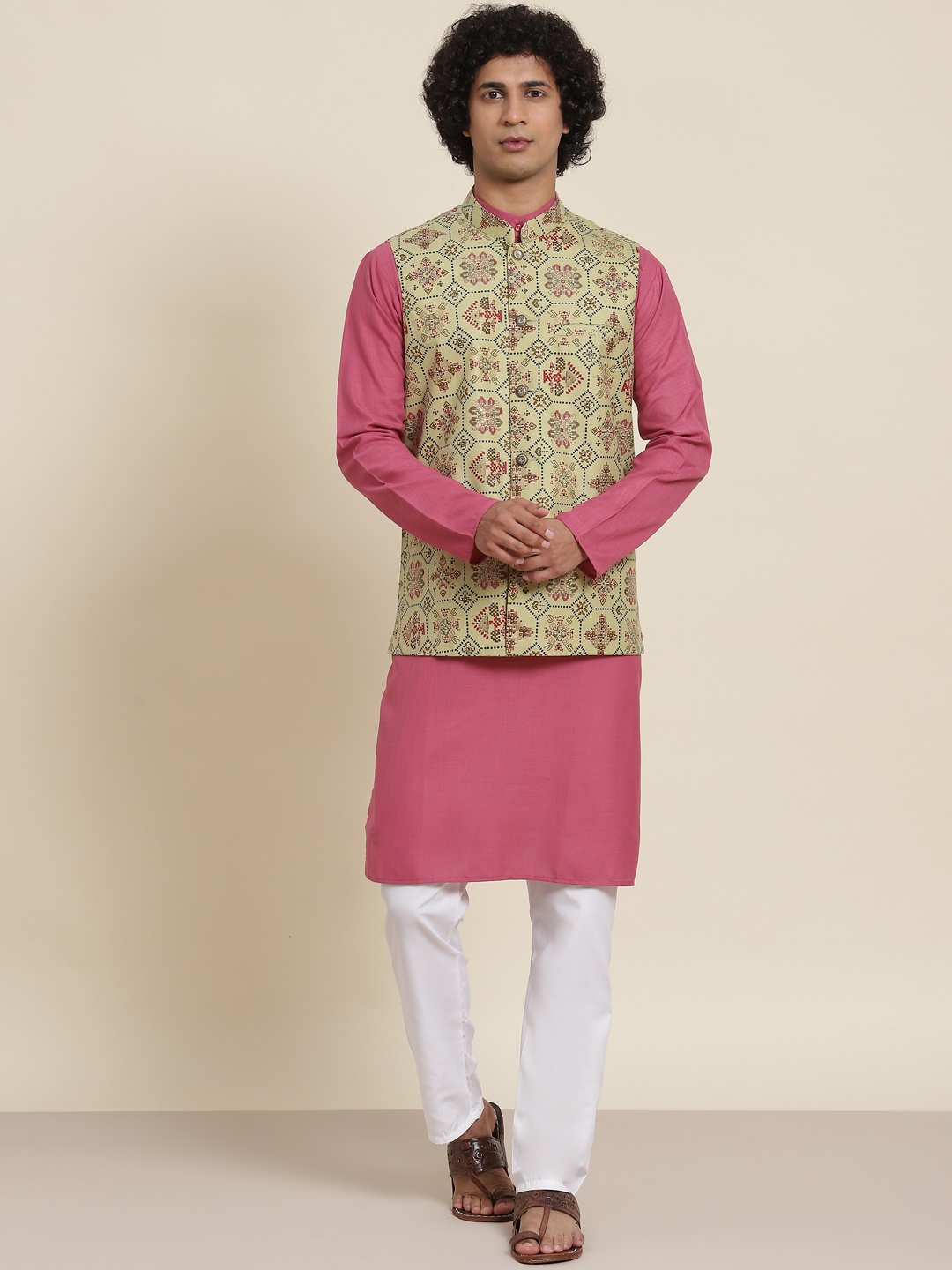 

SOJANYA Men Mauve Pure Cotton Kurta with Pyjamas & Nehru Jacket