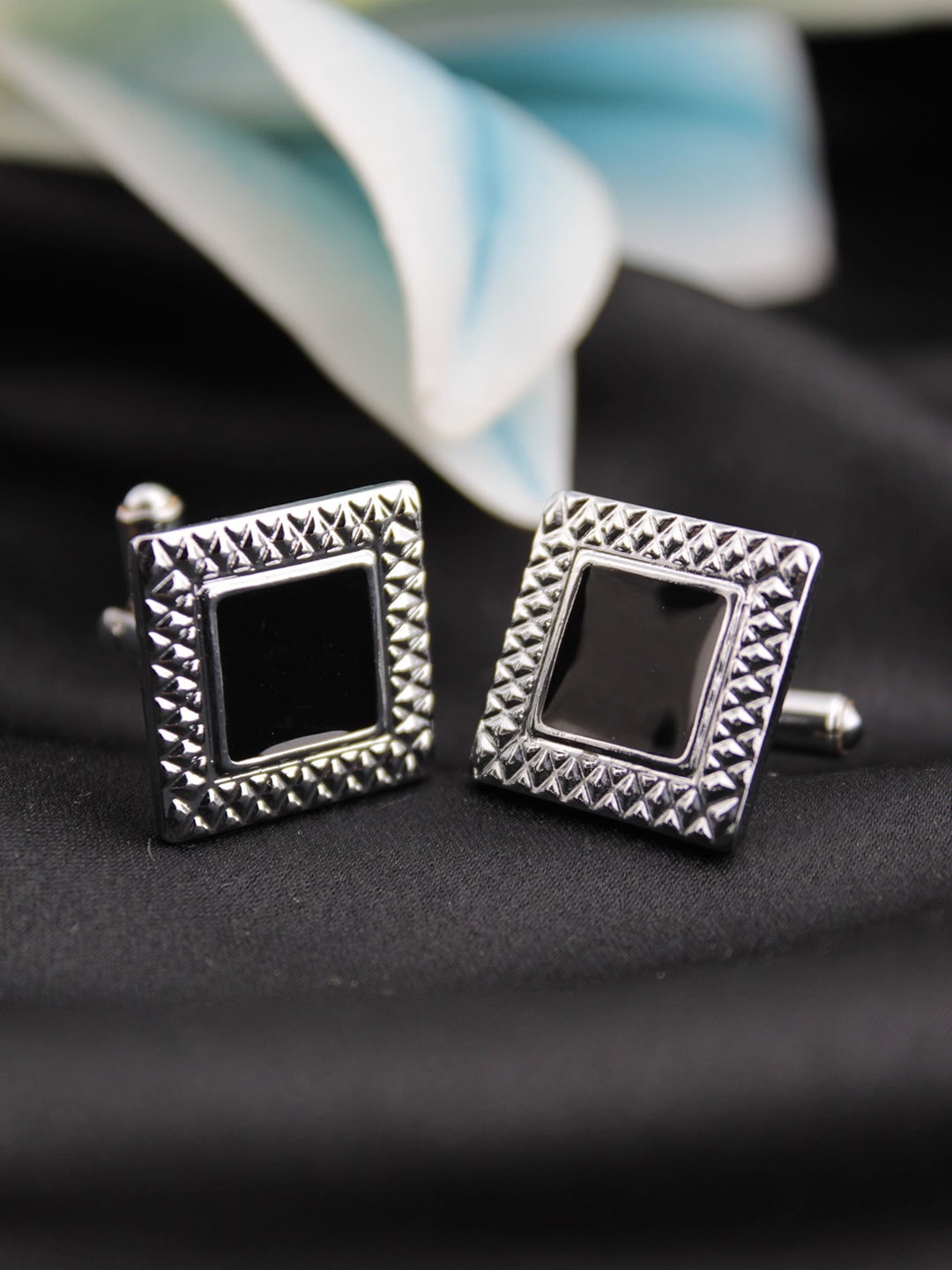 

Kavove Men Black & Silver-Toned Metal Square Cufflink