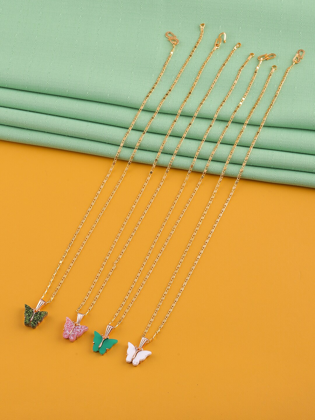 

Brandsoon Gold-Plated & Green Pack of 4 Brass Gold-Plated Chain