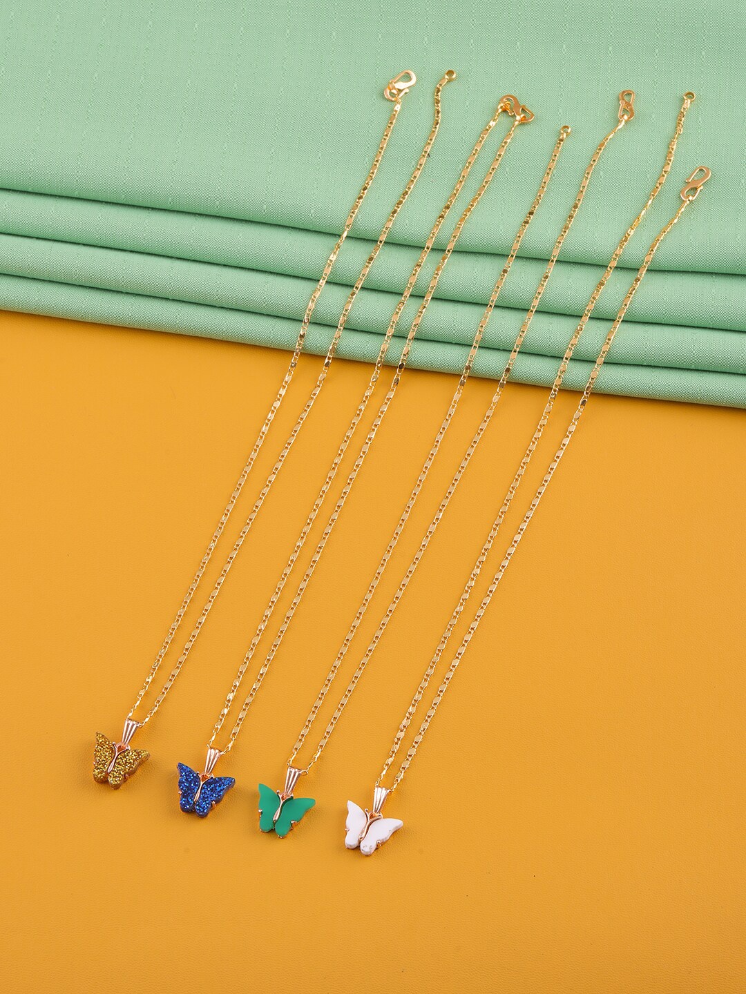 

Brandsoon Pack Of 4 Gold-Toned & Green Brass Gold-Plated Antique Chain
