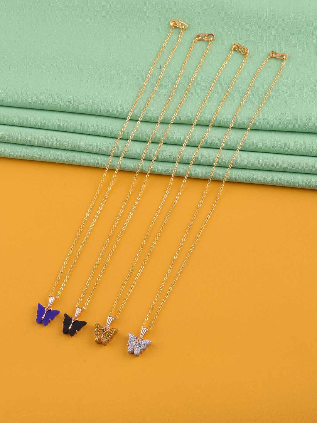 

Brandsoon Women Pack Of 4 Brass Gold-Plated Chain