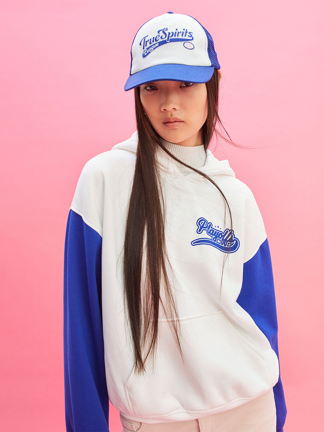 

H&M Women White & Blue Oversized Printed Hoodie