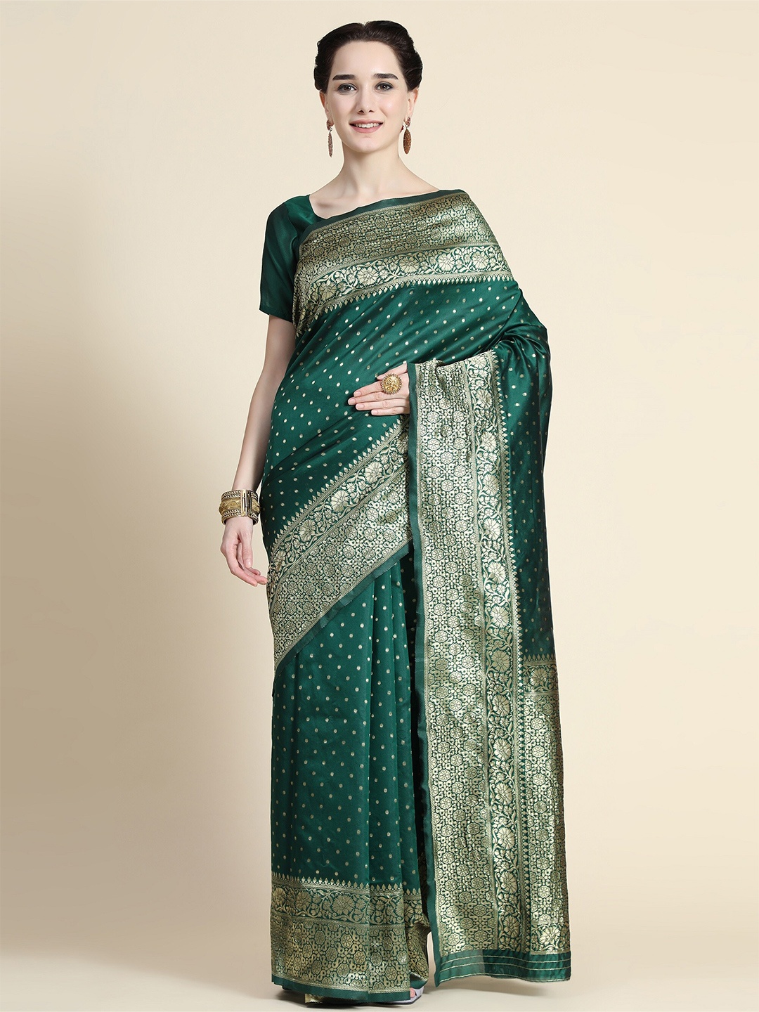 

AVANTIKA FASHION Green & Gold-Toned Woven Design Zari Pure Silk Kanjeevaram Saree