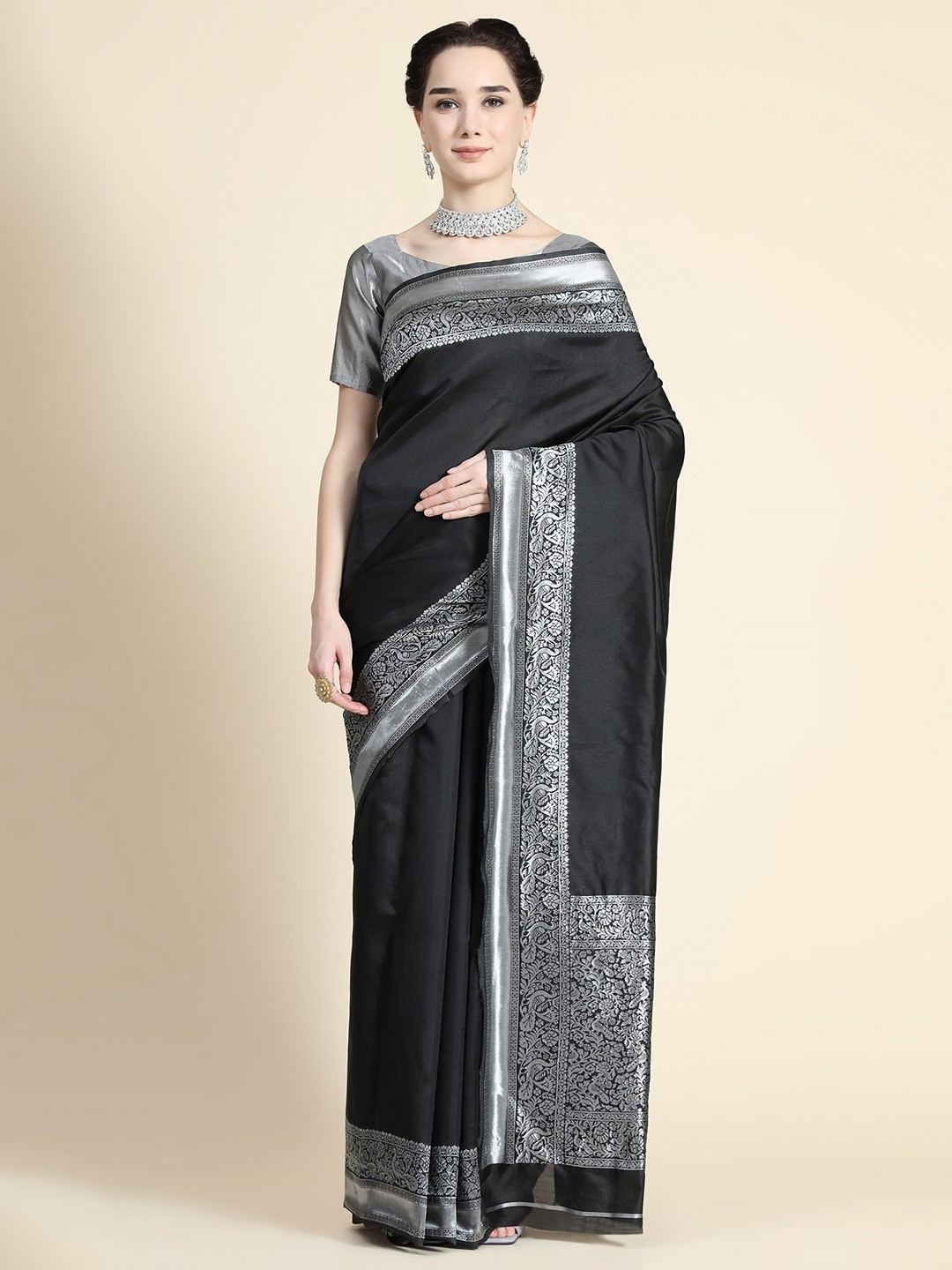 

AVANTIKA FASHION Black & Silver-Toned Woven Design Zari Pure Silk Kanjeevaram Saree
