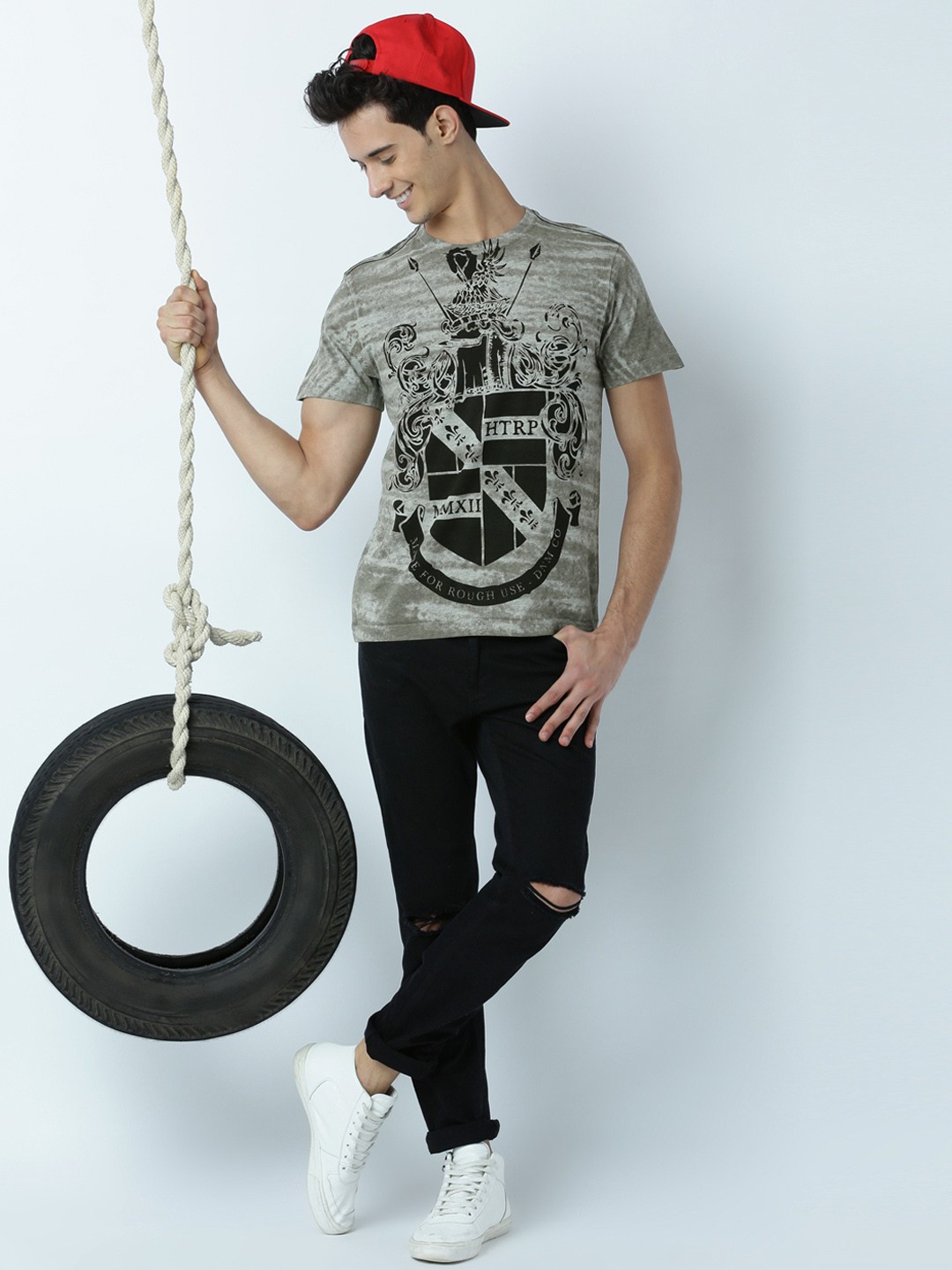 

Huetrap Men Grey Melange Printed Round Neck T-shirt
