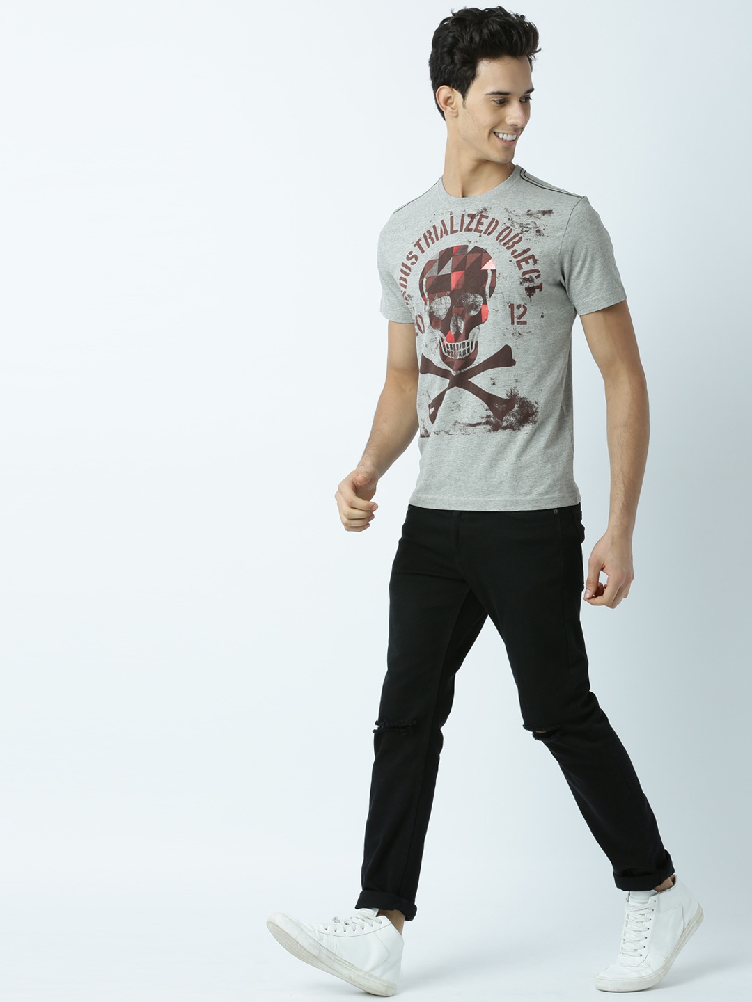 

Huetrap Men Grey Melange Printed Round Neck T-shirt