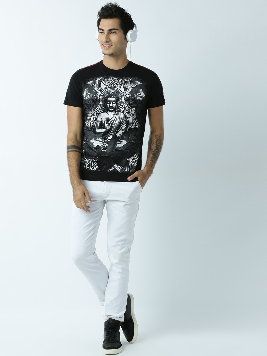 

Huetrap Men Black Printed Round Neck T-shirt