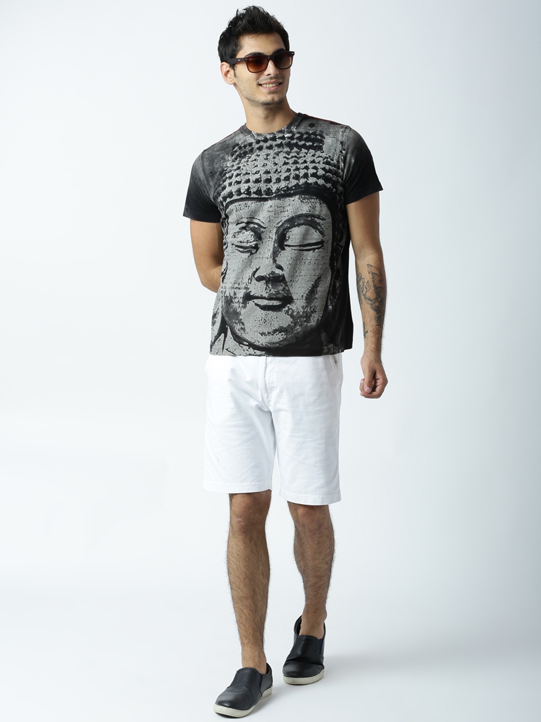 

Huetrap Men Black Printed Round Neck T-shirt