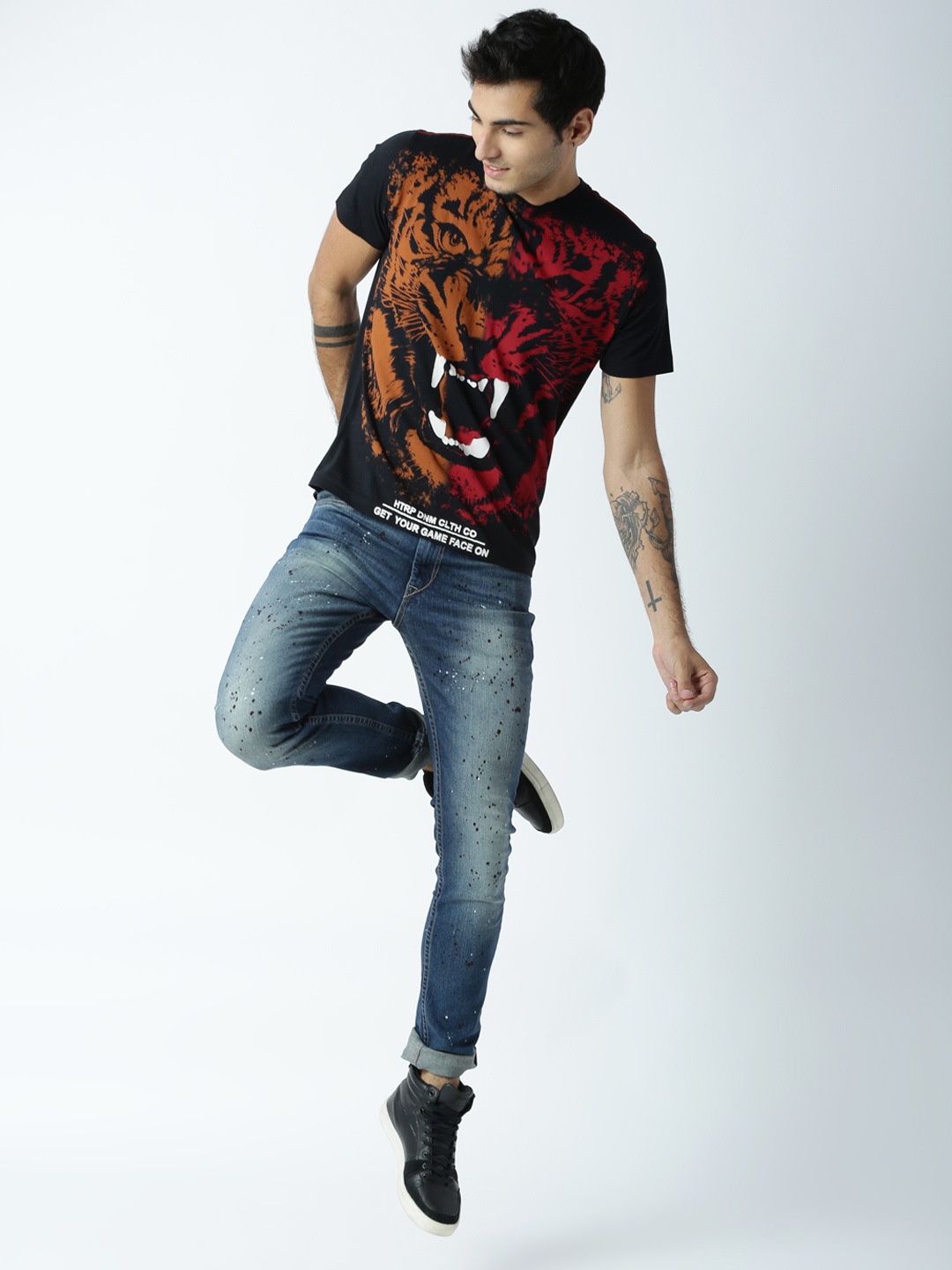 

Huetrap Men Black Printed Round Neck T-shirt