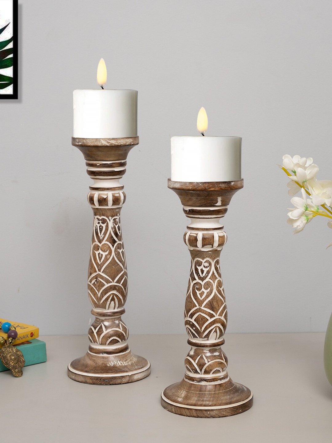 

Homesake Set Of 2 Beige & White Solid Carving Pillar Candle Holders