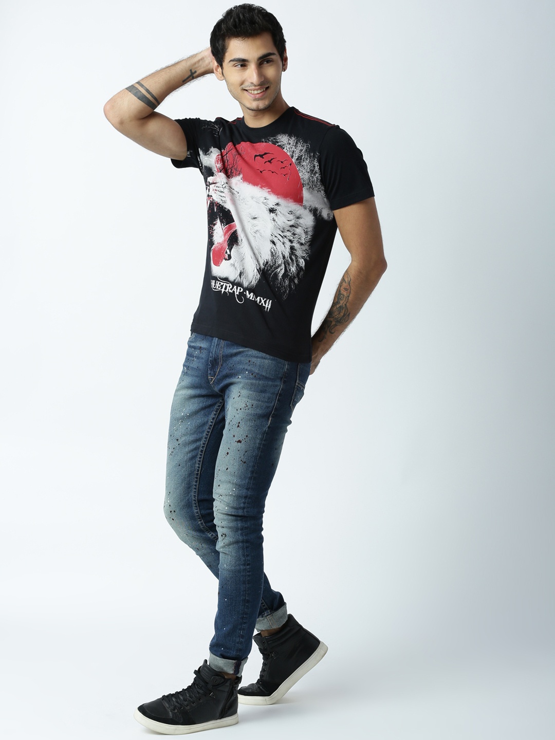 

Huetrap Men Black Printed Round Neck T-shirt