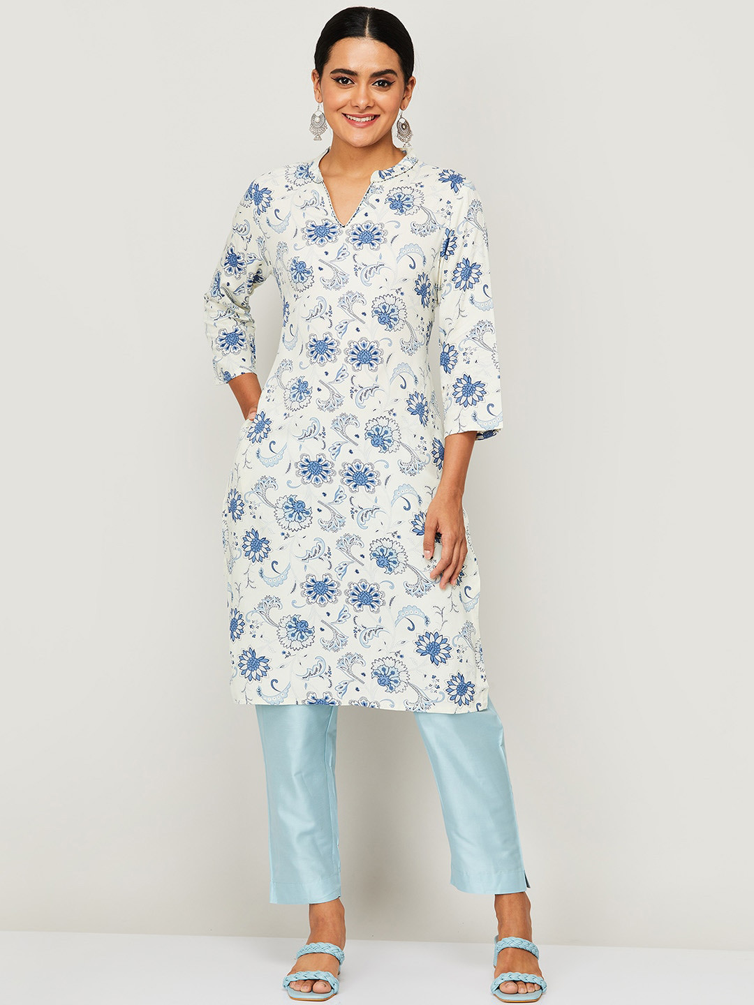 

Melange by Lifestyle Women Off White & Blue Floral Printed Floral Kurta