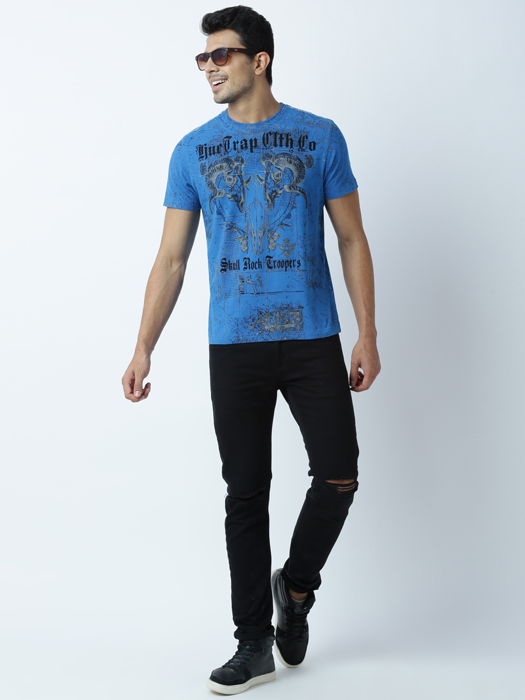 

Huetrap Men Blue Printed Round Neck T-shirt