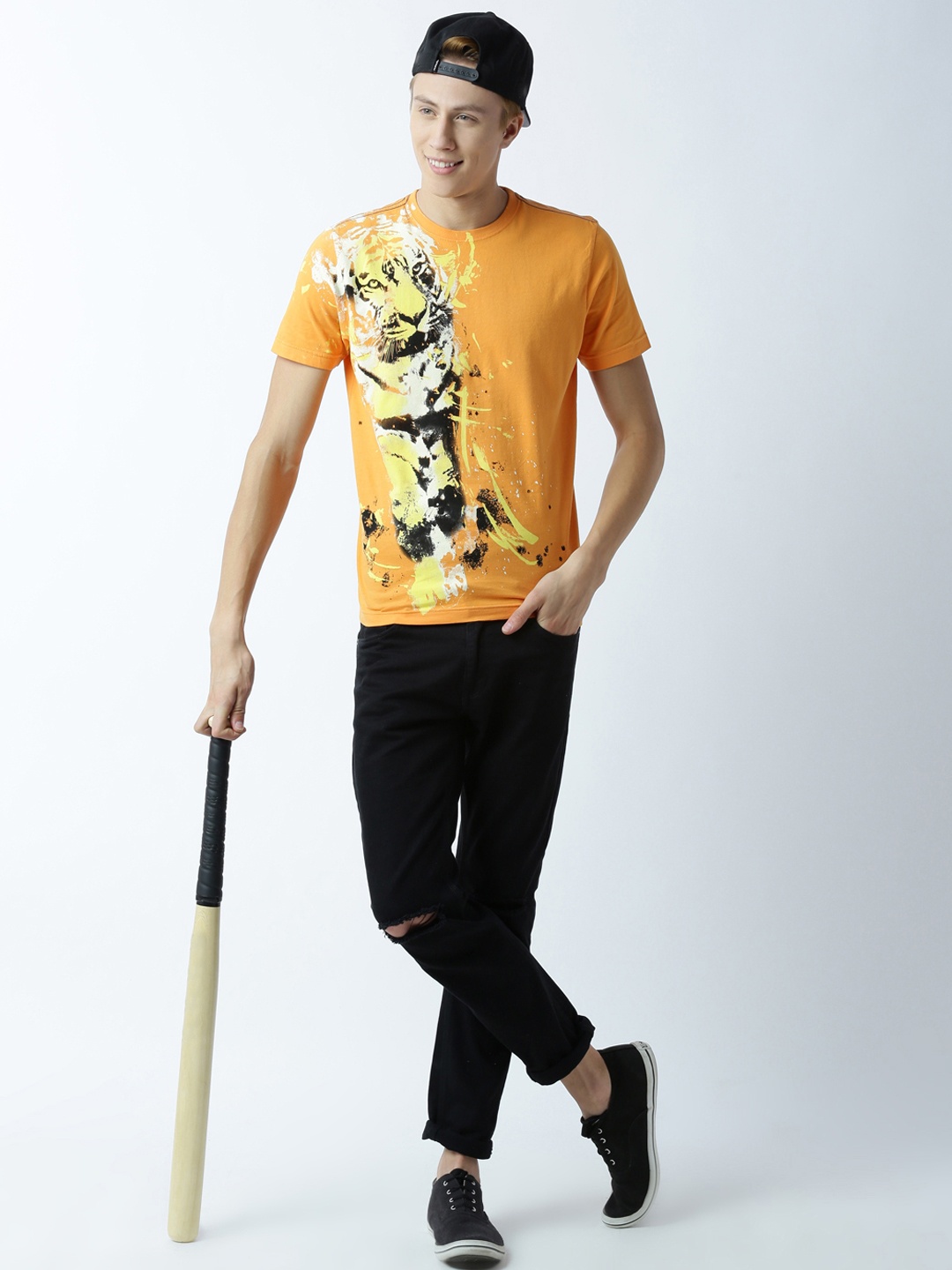 

Huetrap Men Orange Printed Round Neck T-shirt