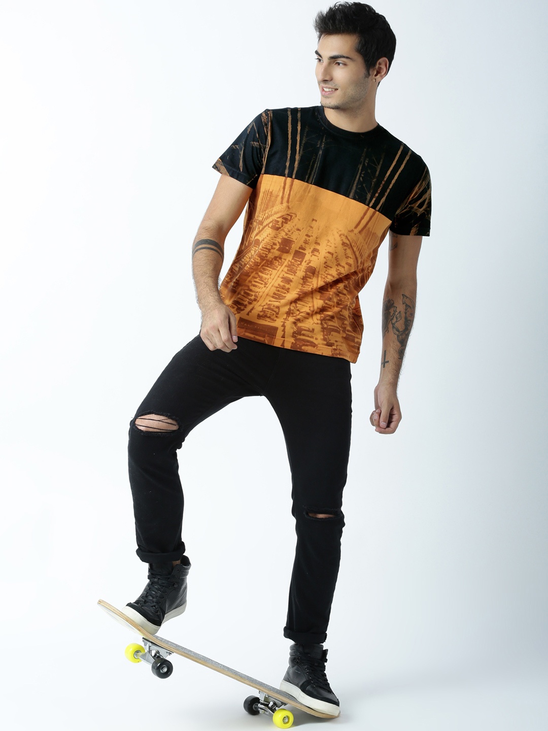 

Huetrap Men Orange & Black Printed Round Neck T-shirt