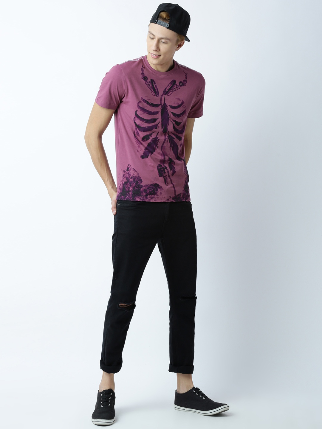 

Huetrap Men Purple Printed Round Neck T-shirt