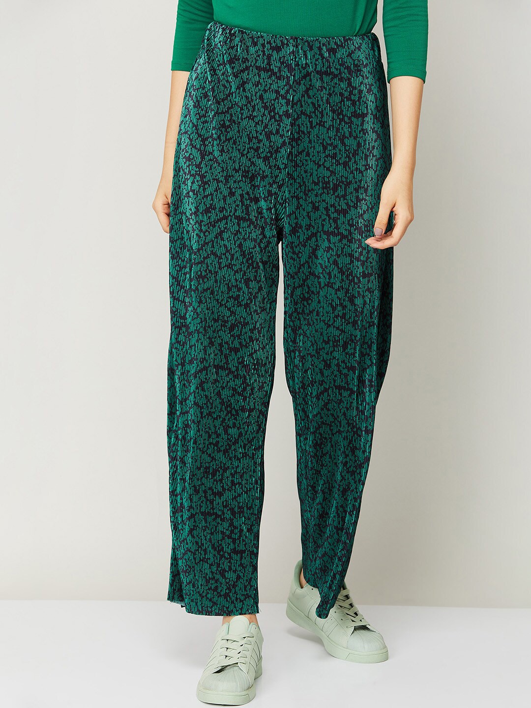 

Ginger by Lifestyle Women Green Floral Printed Pleated Trouser