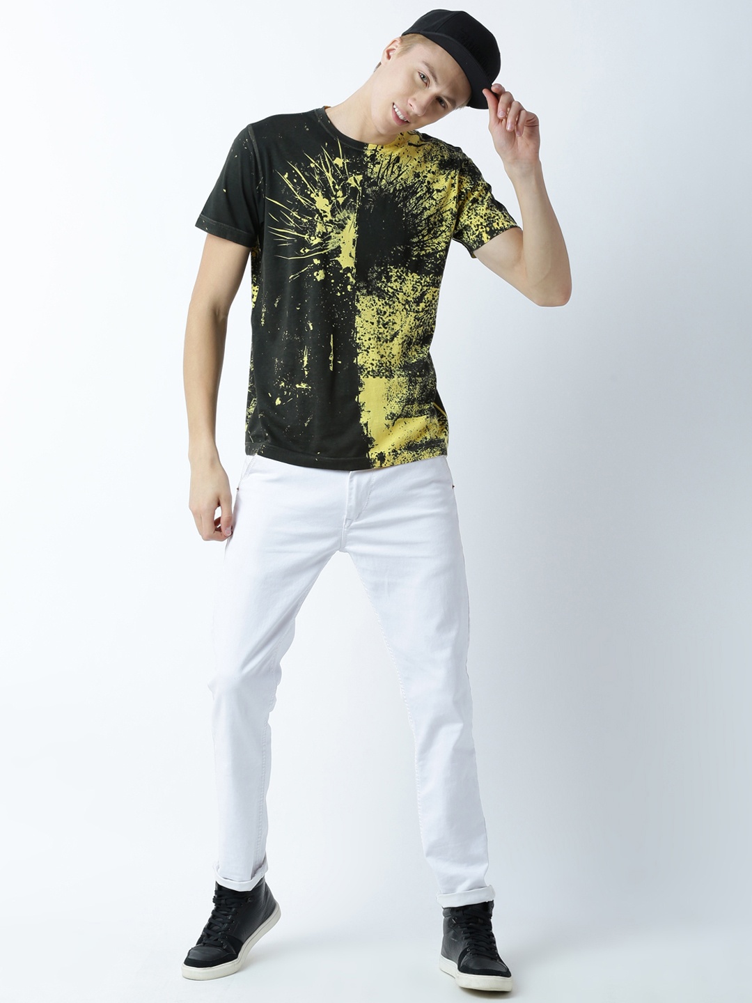 

Huetrap Men Black & Yellow Printed Round Neck T-shirt