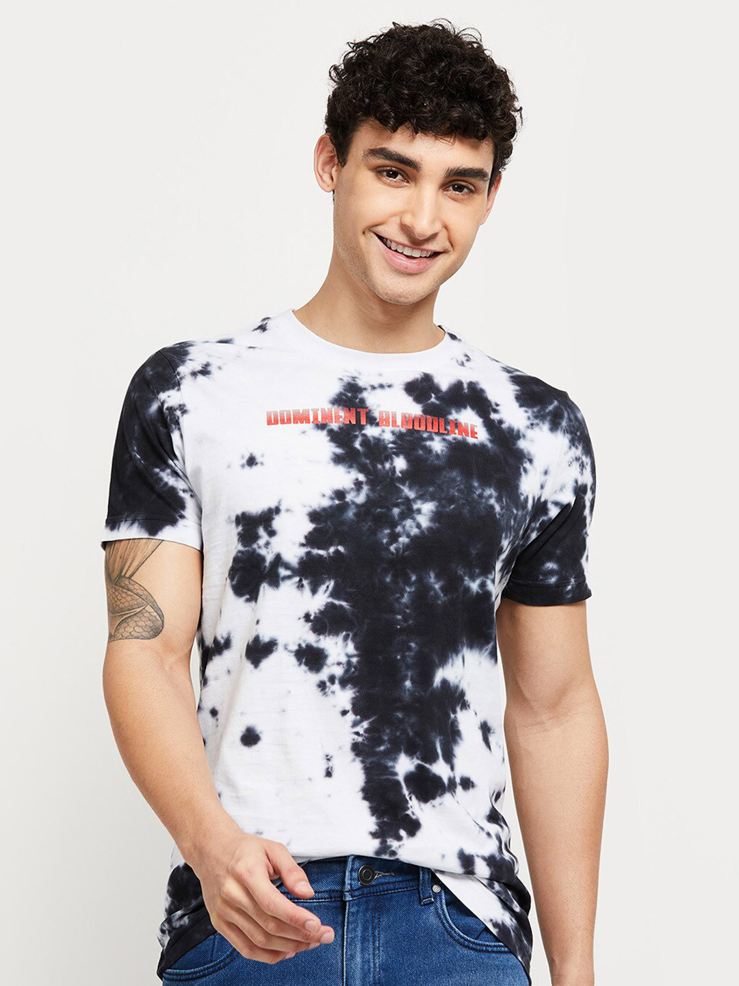 

max Men White & Navy Blue Printed Cotton T-shirt