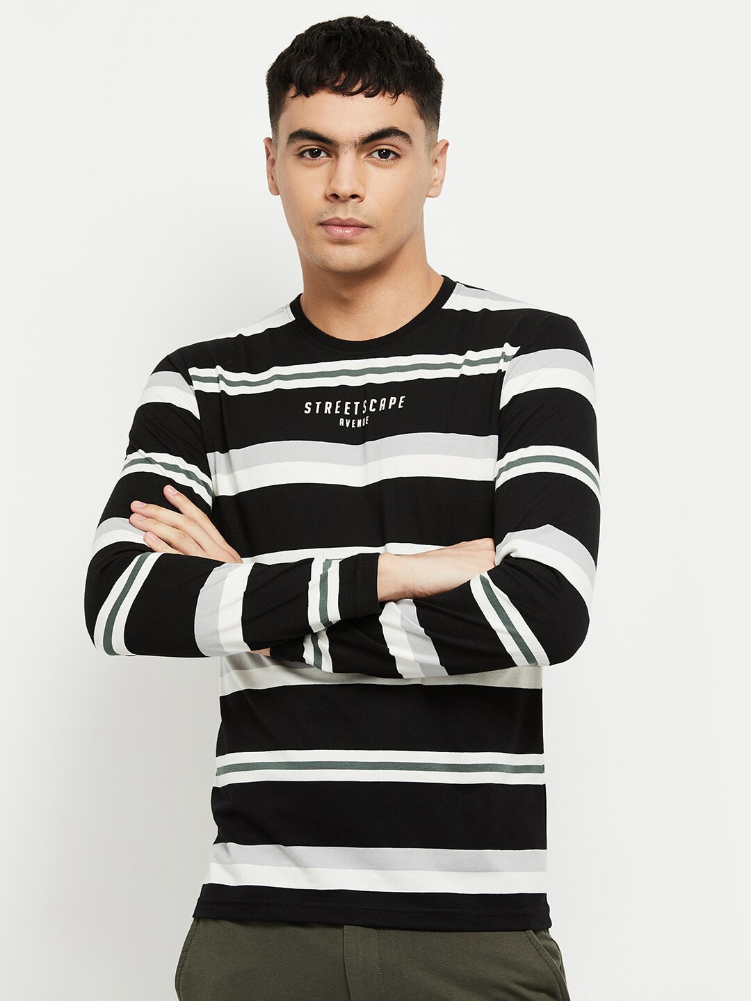 

max Men Black & White Striped T-shirt