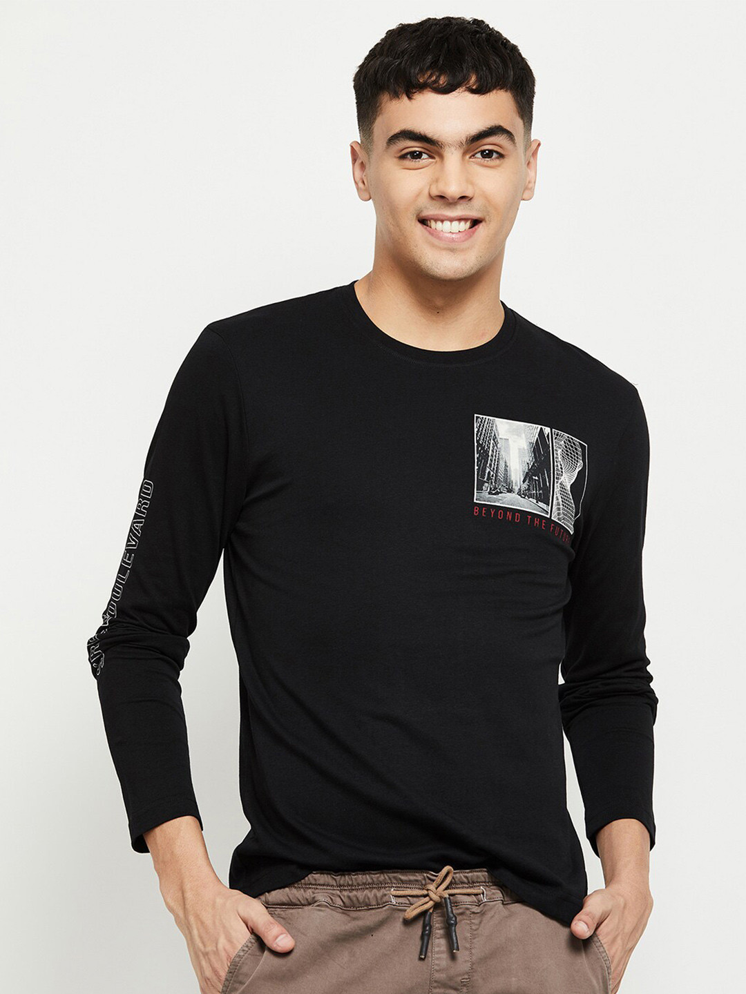 

max Men Black Graphic Solid Pure Cotton T-shirt