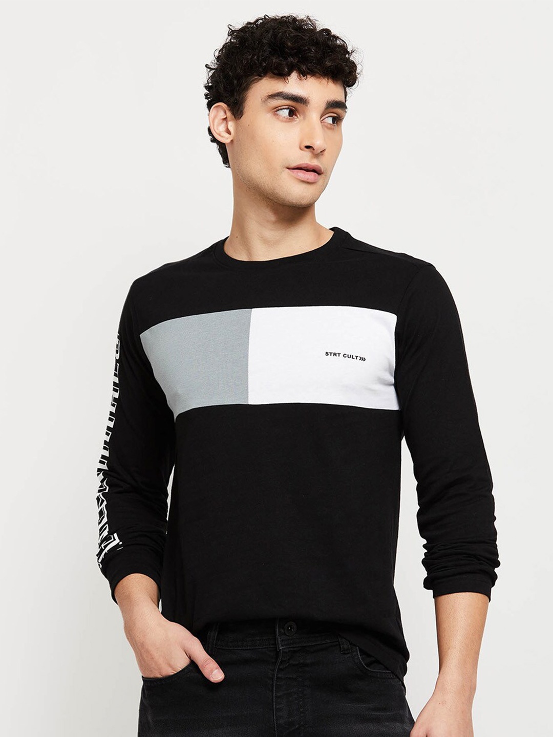 

max Men Black Colourblocked T-shirt