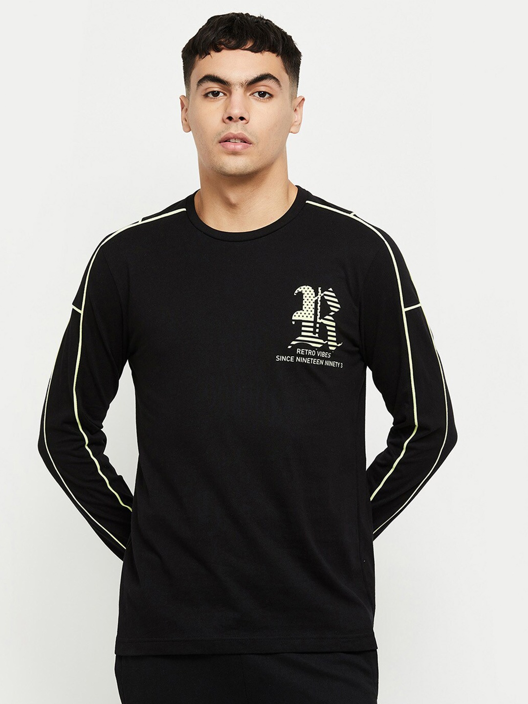 

max Men Black Typography Printed T-shirt