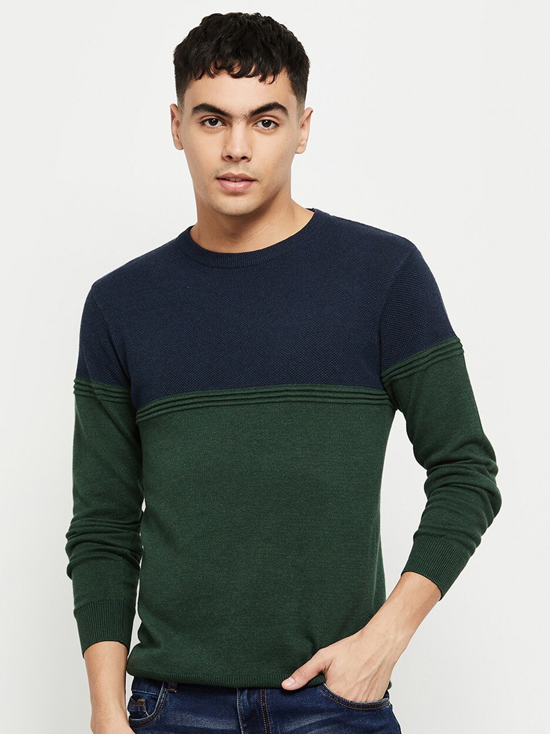 

max Men Blue Colourblocked Cotton Sweatshirt