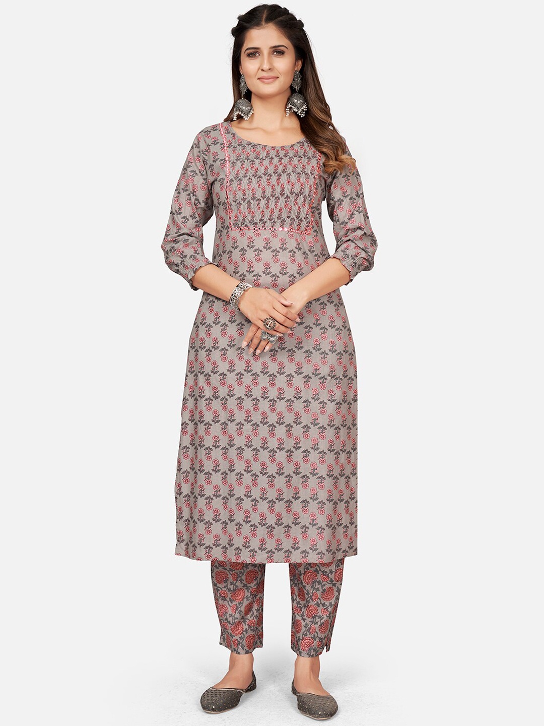

Vbuyz Women Grey & Pink Floral Printed Mirror Work Kurta