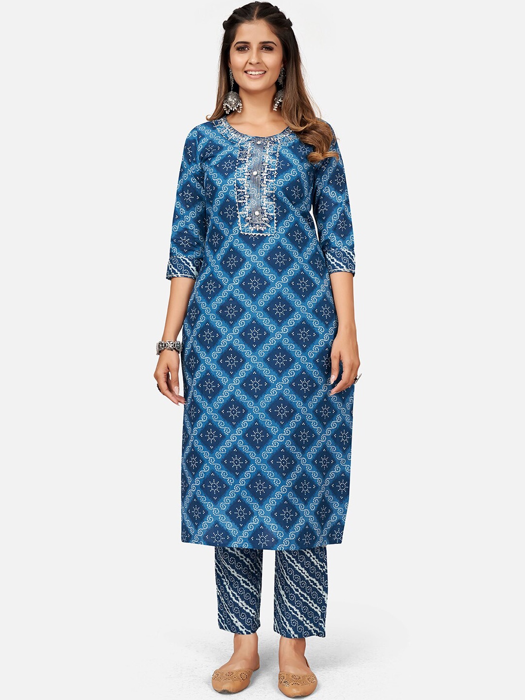 

Vbuyz Women Blue Ethnic Motifs Printed Thread Work Kurta
