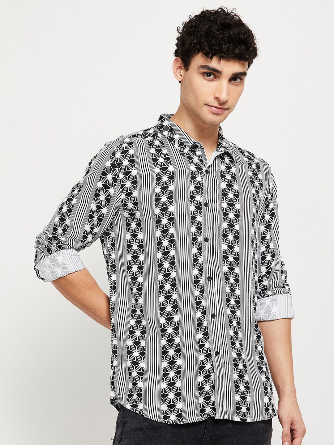

max Men Black & White Printed Casual Shirt
