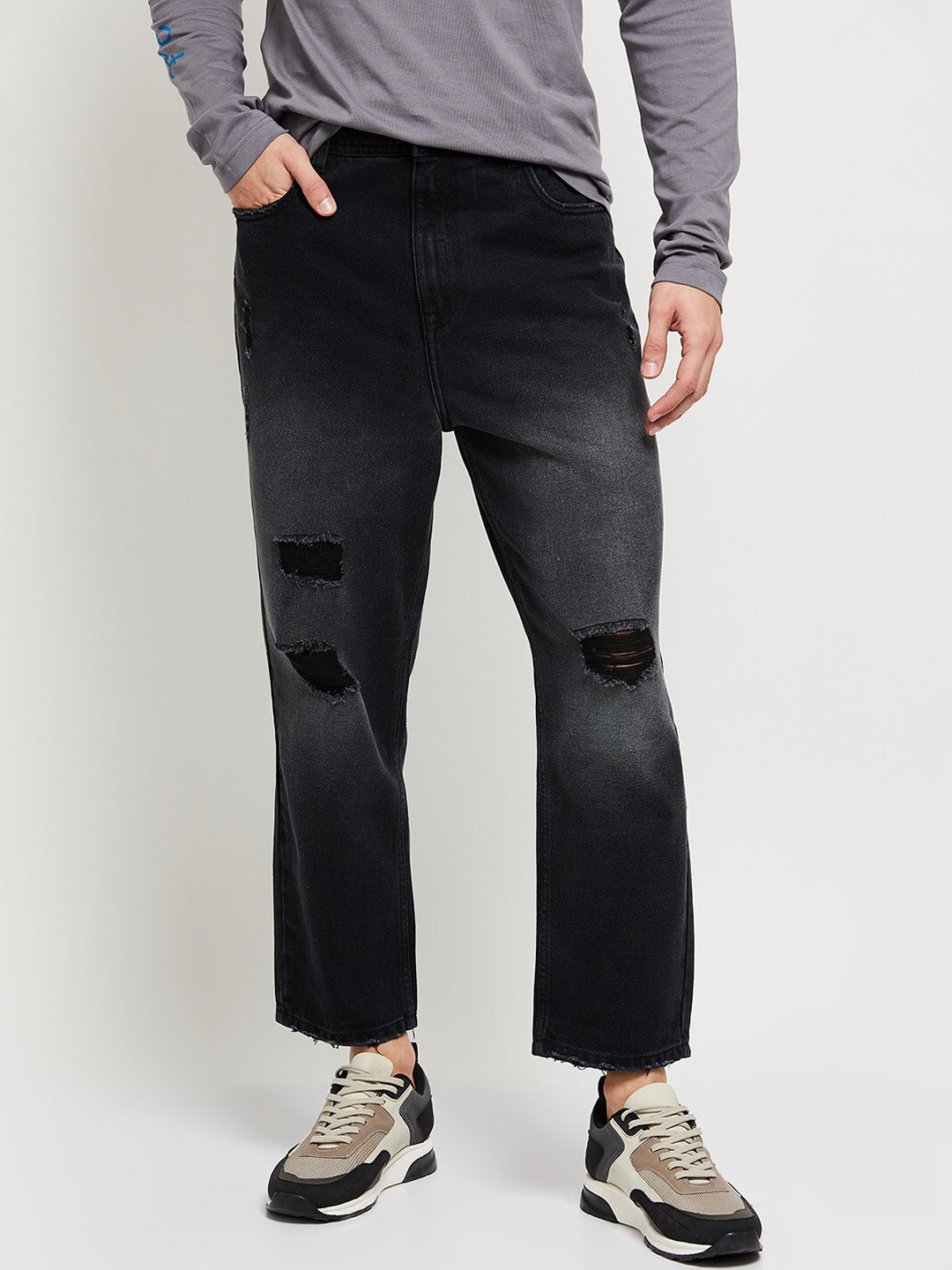 

max Men Black Mildly Distressed Light Fade Jeans