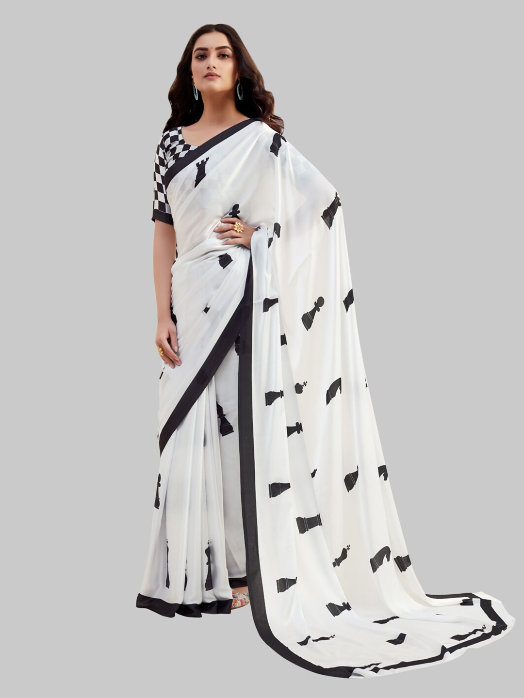

7TH FAB Women White & Black Satin Saree