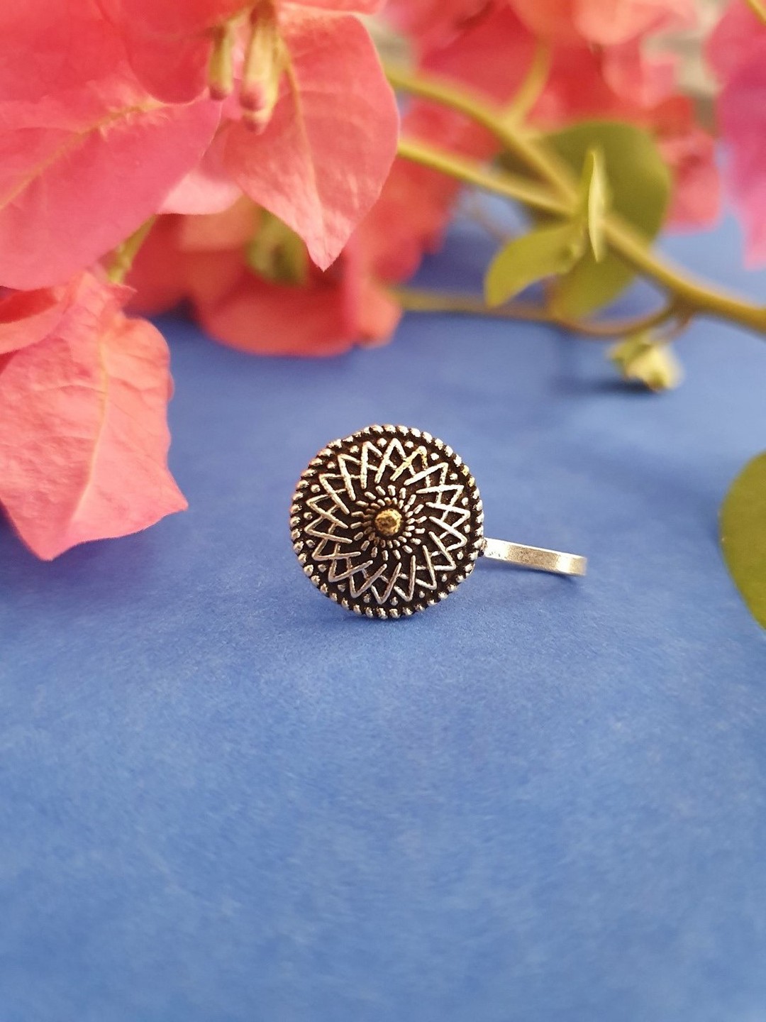 

Infuzze Oxidised Silver-Toned Circular Clip-On Nosepin