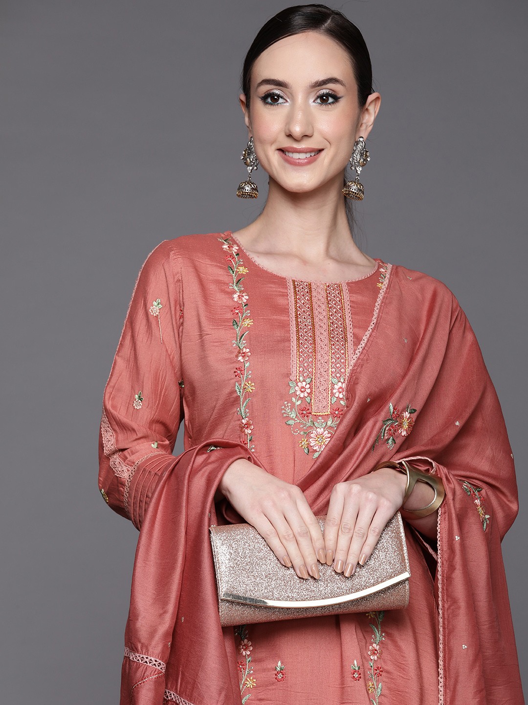 

Indo Era Women Dusty Pink & Golden Ethnic Yoke Design Kurta with Trousers & With, Rose