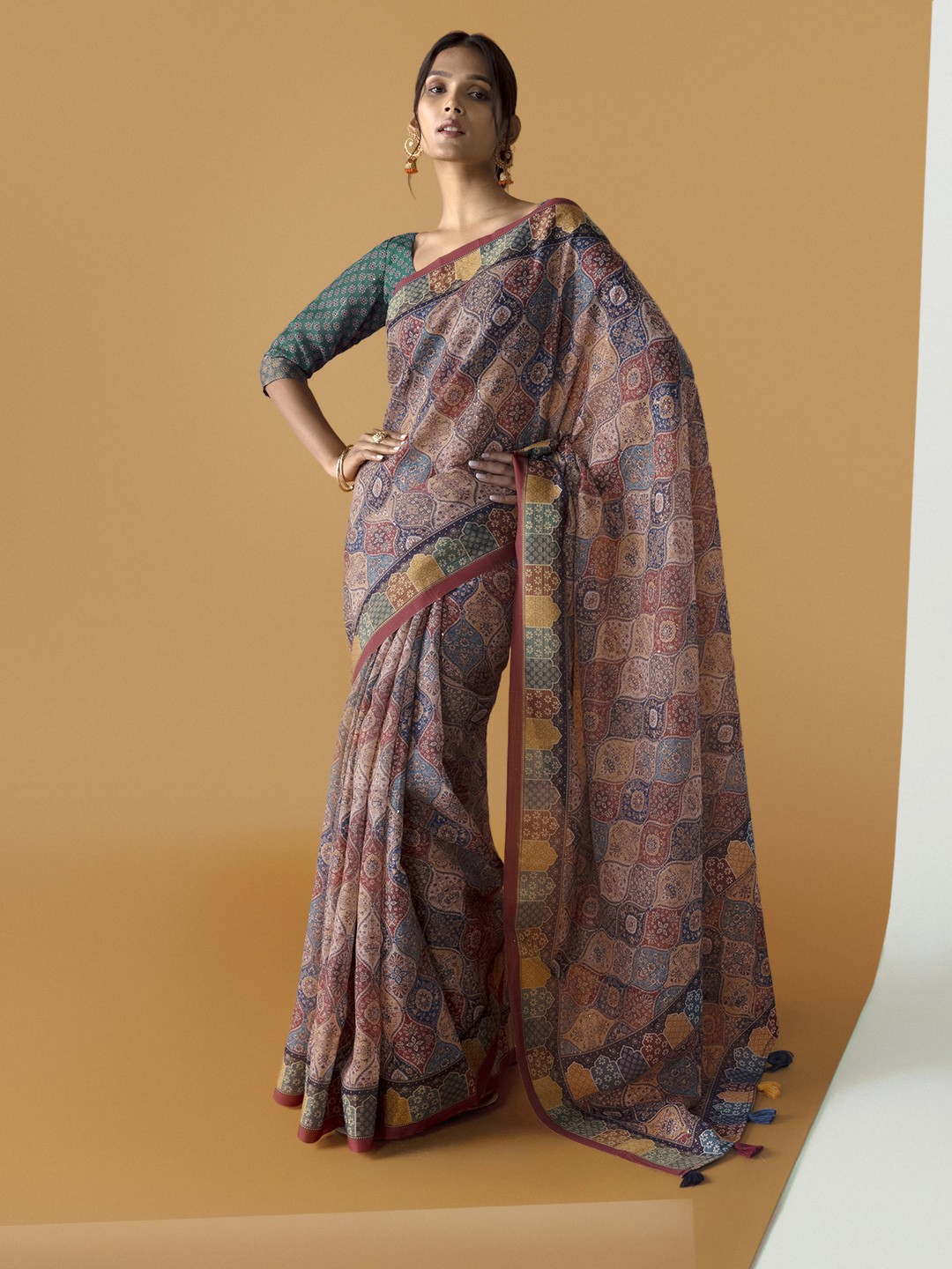 

Soch Women Maroon & Green Ethnic Motifs Saree