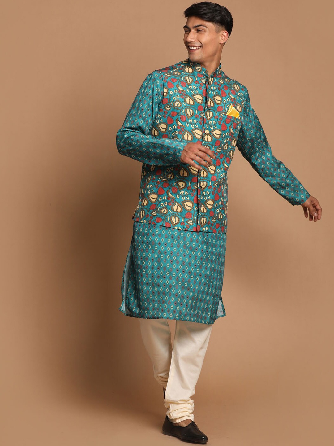 

VASTRAMAY Men Green Printed Kurta with Pyjamas