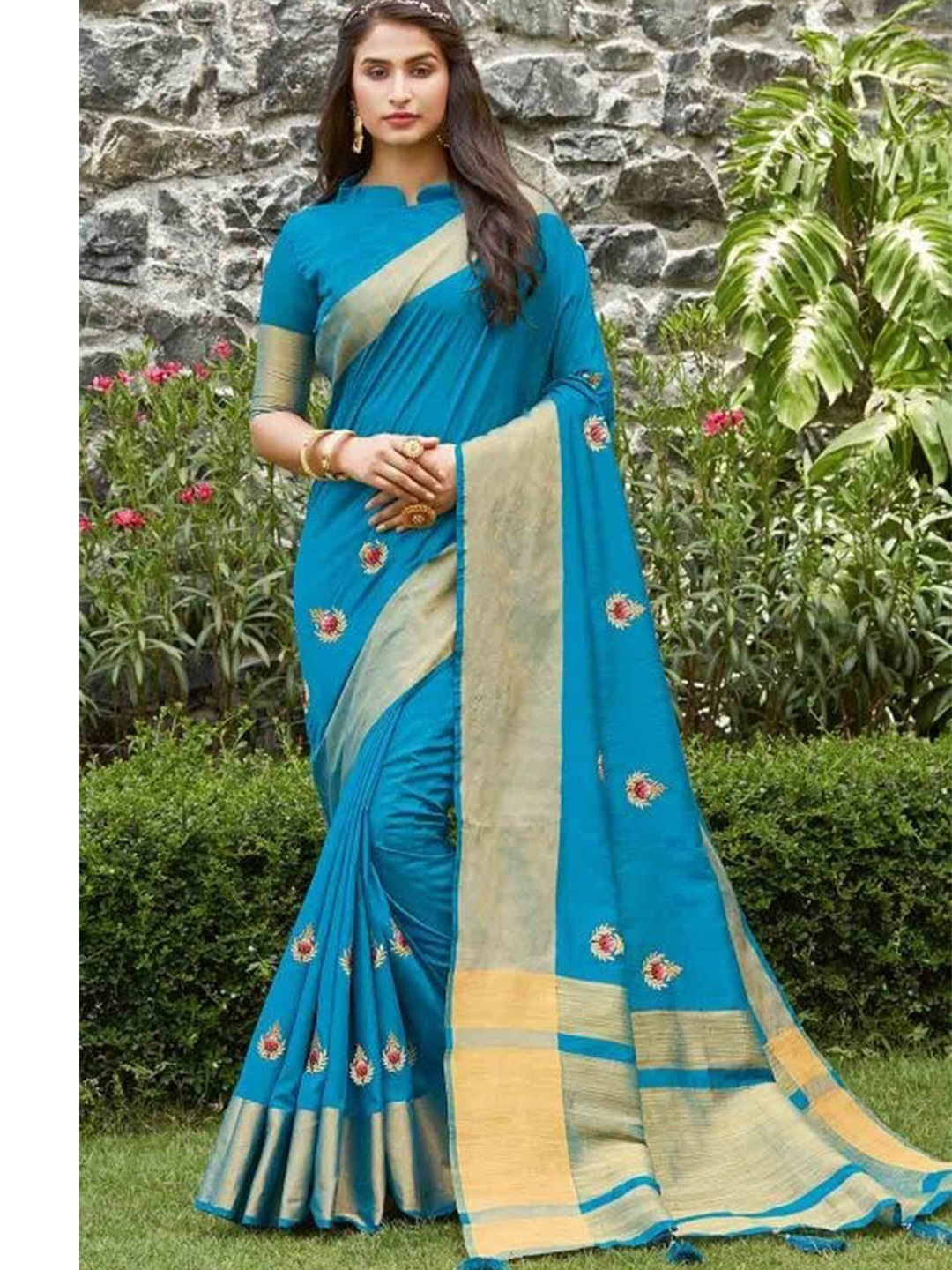 

KARAGIRI Women Blue & Beige Ethnic Motifs Zari Pure Silk Saree