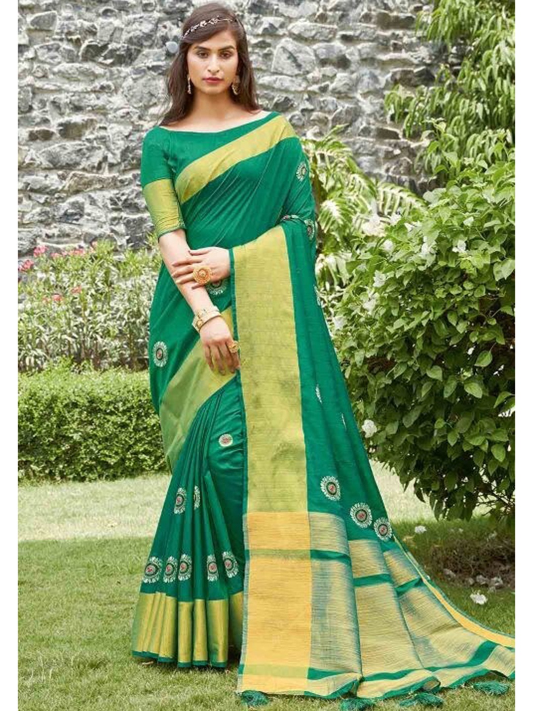 

KARAGIRI Green & Beige Woven Design Pure Silk Saree