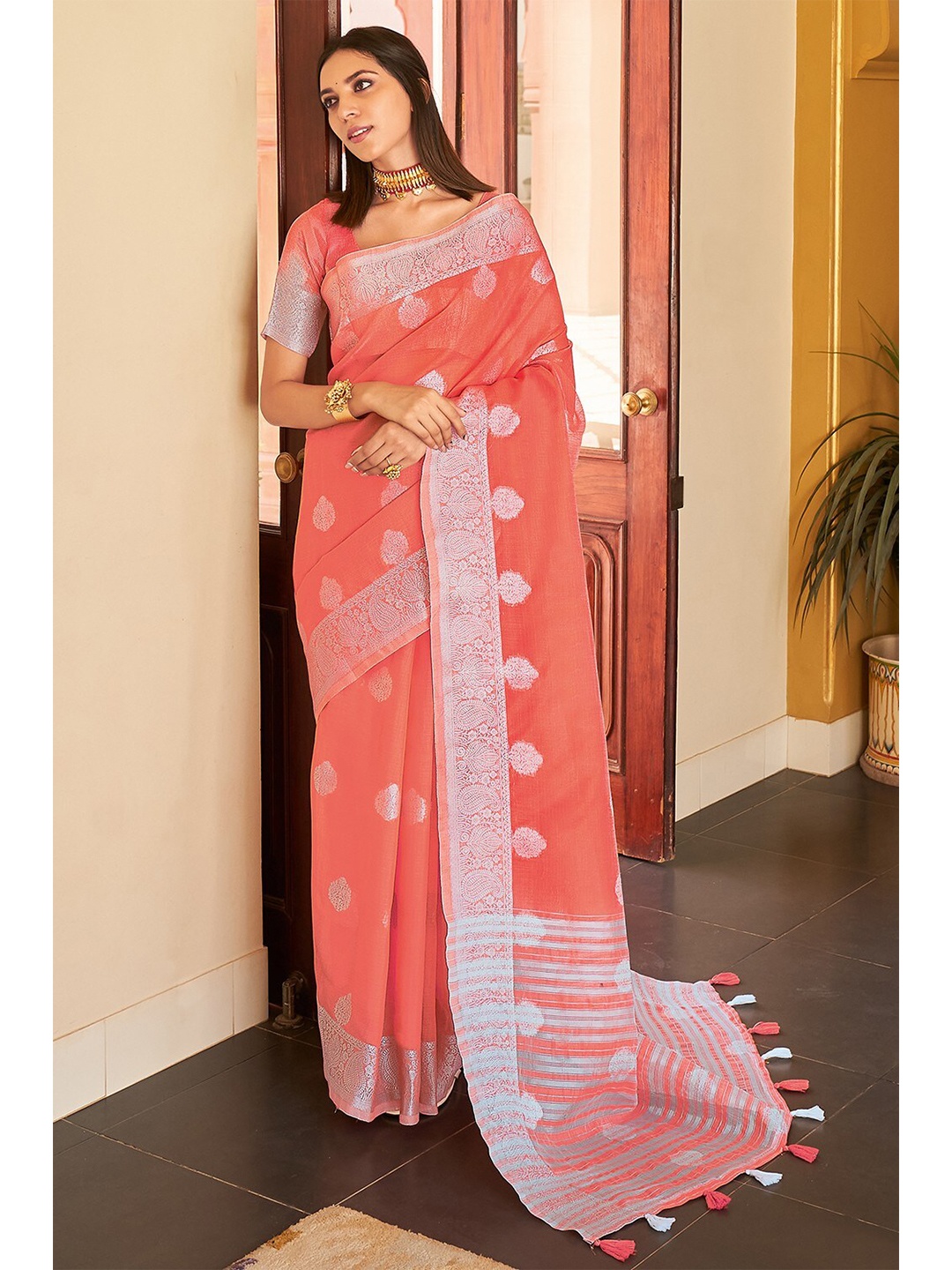 

KARAGIRI Peach-Coloured & Silver-Toned Ethnic Motifs Zari Linen Blend Saree