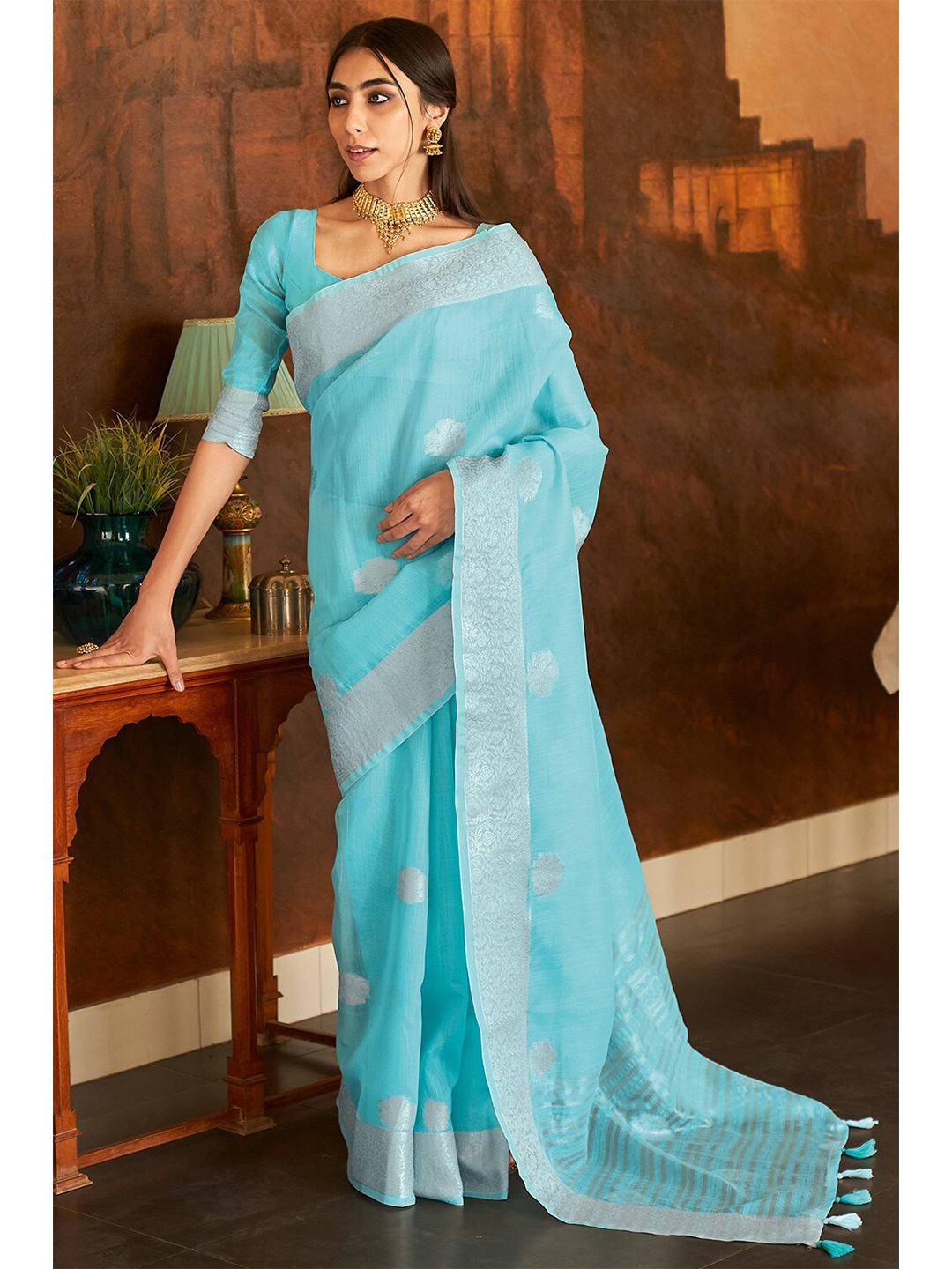 

KARAGIRI Blue & Silver-Toned Floral Zari Linen Blend Saree