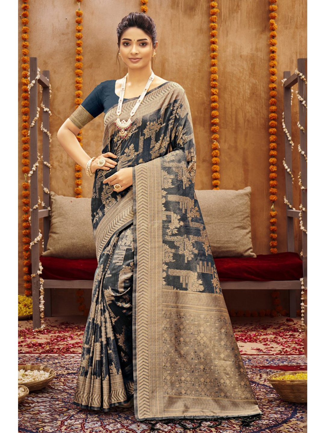 

KARAGIRI Women Blue & Beige Floral Saree