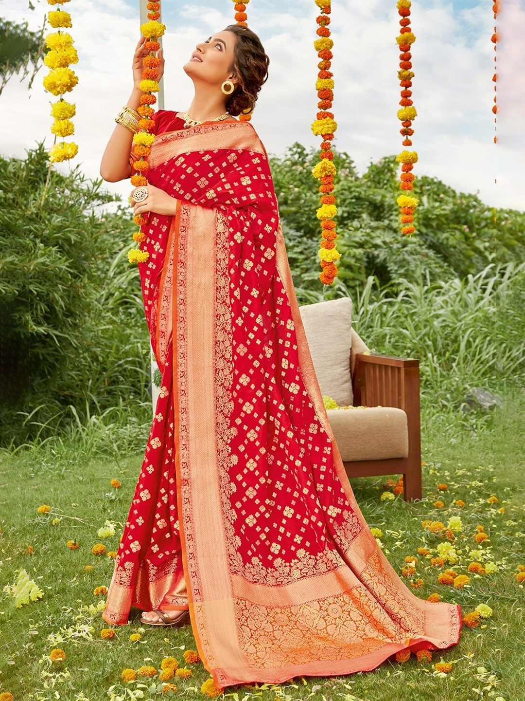 

KARAGIRI Red & Gold-Toned Floral Zari Poly Silk Saree With Unstitched Blouse Piece