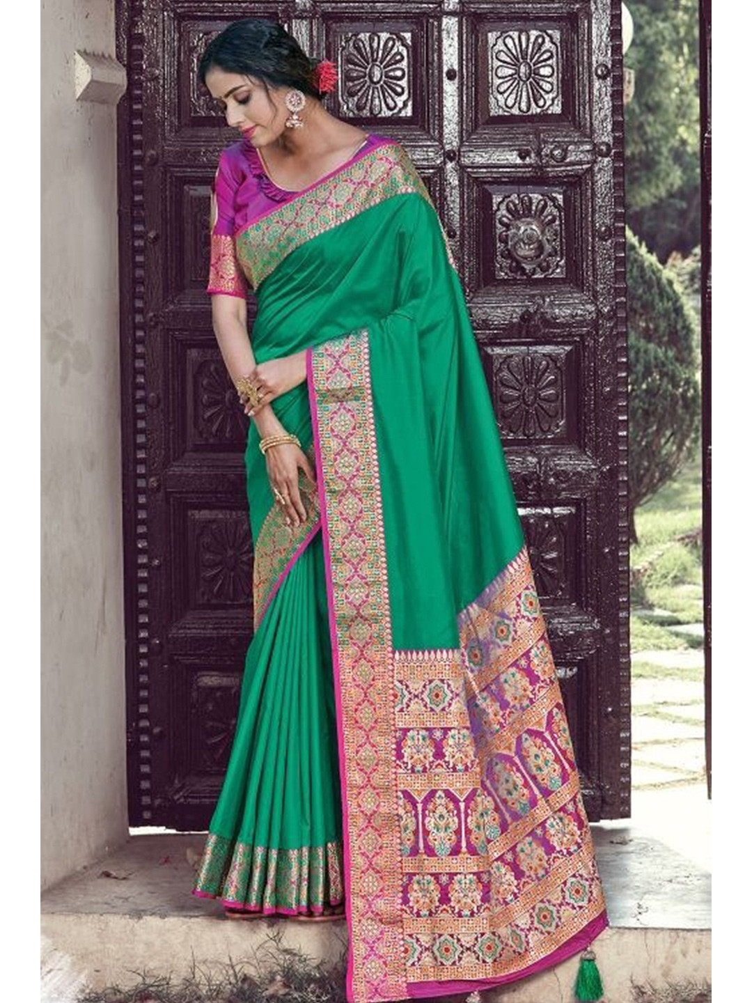 

KARAGIRI Green & Pink Zari Pure Silk Saree